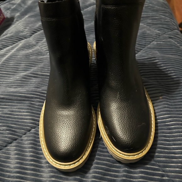 Boots - Picture 2 of 3